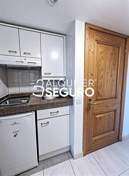 Foto b9f89365-e39c-477d-881c-663bb124bd65. Alquiler estudio  c del conde de serrallo en Madrid