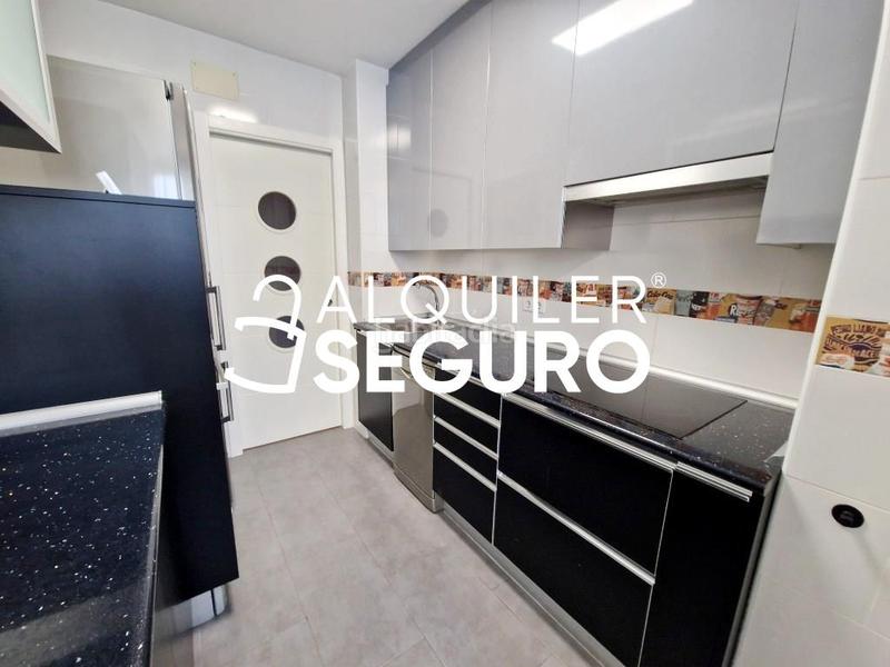 Foto 42b0793a-dcea-4dc9-aa00-b678a618be73. Rent flat with heating parking in Centro Móstoles