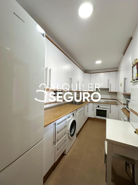 Foto 0b97496f-4380-494a-a6b8-b16d56ccfb35. Rent flat with heating parking in Villalba Estación Collado Villalba