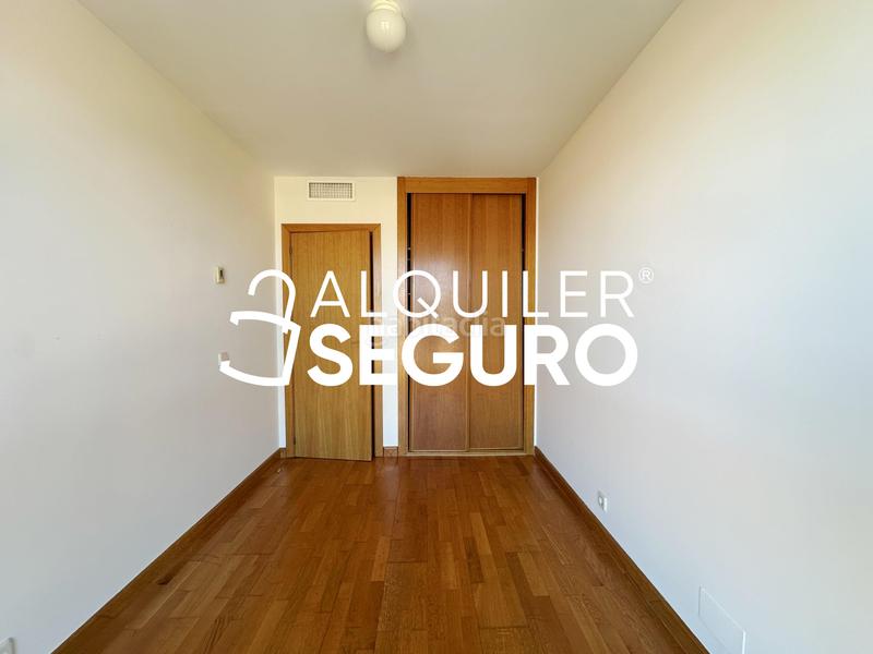 Foto 98ac9c97-8540-448b-b52e-0bd789771fce. Rent flat with heating parking in Villalba Estación Collado Villalba