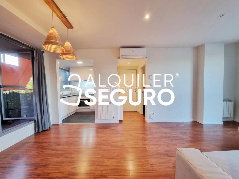 Foto 41a533ca-b3be-48eb-b9d4-4d353d18e2d1. Alquiler piso  av. de la oliva en Golf-El Carralero Majadahonda