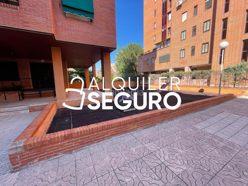 Foto 2d658fc7-6353-4799-a2c4-88357a19f790. Rent penthouse with heating parking in primera fase-nuevo Tres Cantos Tres Cantos
