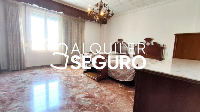 Foto 0f4b79f3-e63c-4598-bf84-42633d9754e2. Alquiler piso  av. oest en El Pilar Valencia