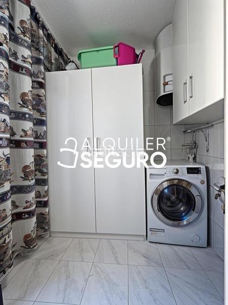 Foto b0c021f2-5b56-4304-b577-2f372ed4699d. Alquiler piso  c arzobispo pedro de castro en Granada