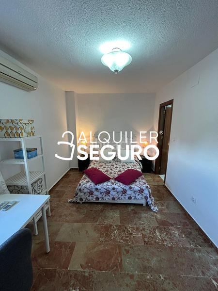 Foto aa96fae0-0442-47a1-96d8-49511aeb9196. Miete etagenwohnung mit parking in Joaquina Eguaras Granada