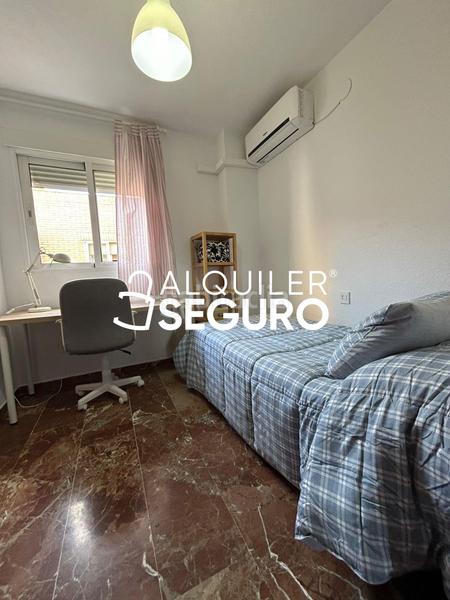 Foto c67f5745-c287-4930-9475-c52540845379. Miete etagenwohnung mit parking in Joaquina Eguaras Granada