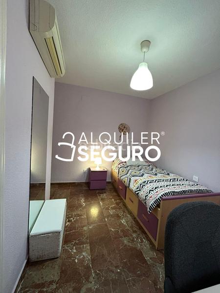 Foto 6141b2dd-38ff-43a3-8c1c-f8347a27e408. Rent flat with parking in Joaquina Eguaras Granada