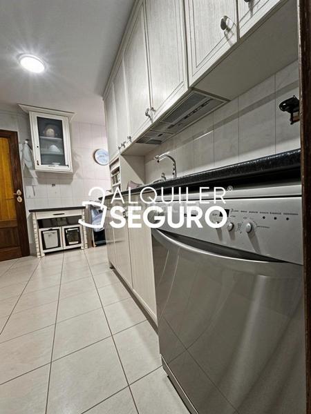 Foto d46ded1b-23d2-45c4-bcb7-f86ea4fa6474. Rent flat with parking in Joaquina Eguaras Granada