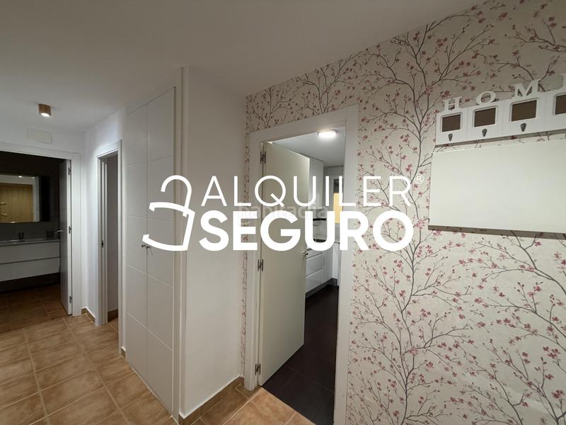 Foto 309ad44e-e6a5-4a74-a5c4-18d5f4de494a. Location appartement avec parking dans Yeles