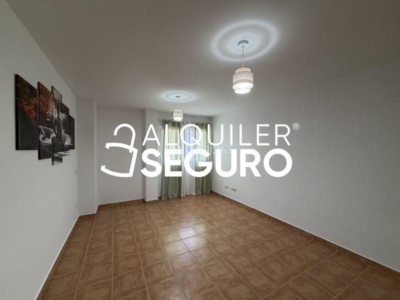 Foto 74568f0f-aef1-44e5-a885-363a16f026a1. Location appartement avec parking dans Yeles