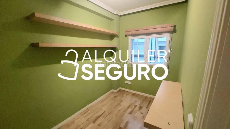 Foto b8be5486-cfbe-4f70-b4aa-f2a6a3afb975. Alquiler piso  av. del doctor federico rubio y galí en Madrid