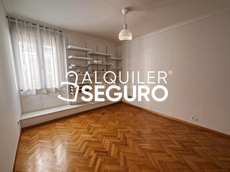 Foto cd37b80e-d78d-46ba-b5af-bea6f1bb6042. Miete etagenwohnung mit heizung in Embajadores-Lavapiés Madrid
