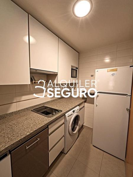 Foto 0c0ba26b-ed43-4a57-bd09-04878230ea38. Rent flat with heating in Embajadores-Lavapiés Madrid