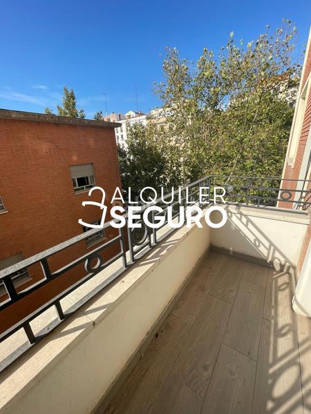 Foto dbe78e7c-eb61-4979-9173-25c0b72c0bdb. Lloguer pis amb calefacció aparcament a Fuente del Berro Madrid