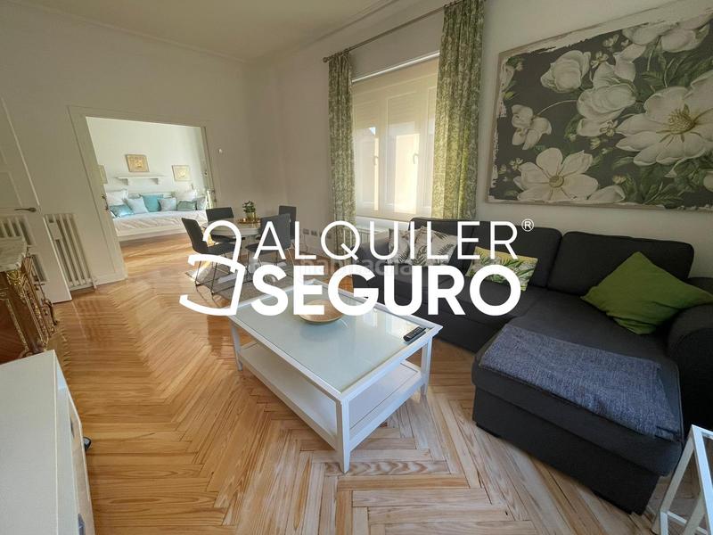 Foto 172b272b-47a5-48a3-85e1-bfbf8648a4c9. Rent flat with heating parking in Fuente del Berro Madrid