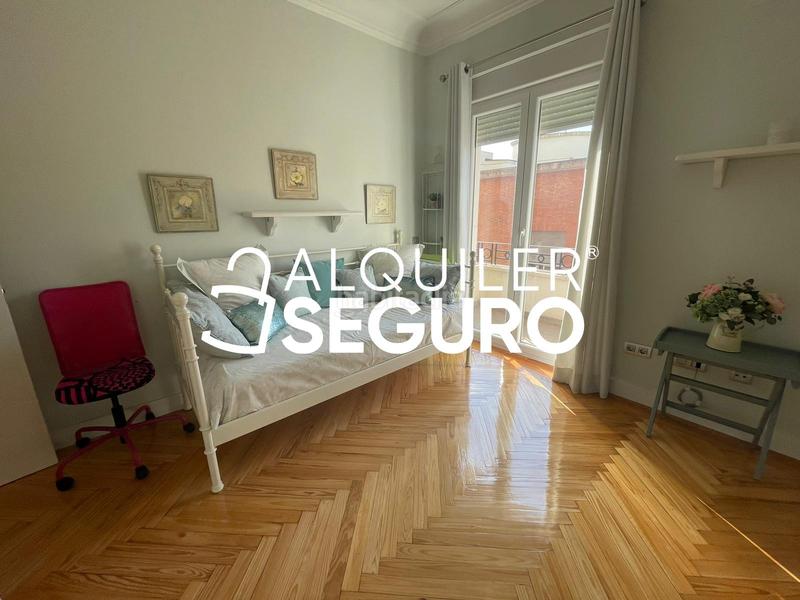 Foto dba7fc94-11ed-476d-89b7-86b9e6269769. Rent flat with heating parking in Fuente del Berro Madrid