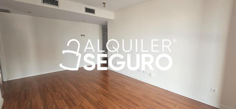 Foto 525bc82d-d3d5-4d38-a634-b4b3f2a0206c. Rent flat with heating parking pool in Canillas Madrid