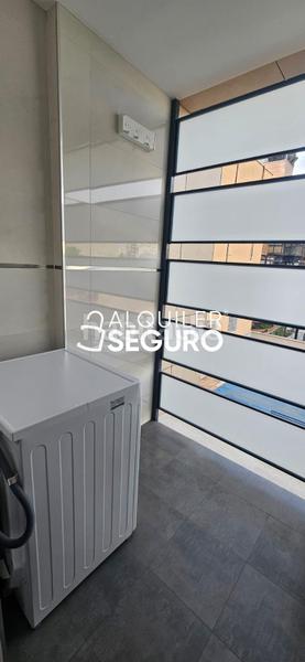 Foto 76605e6f-fb81-4567-b41b-c00b7d6dede8. Rent flat with heating parking pool in Canillas Madrid