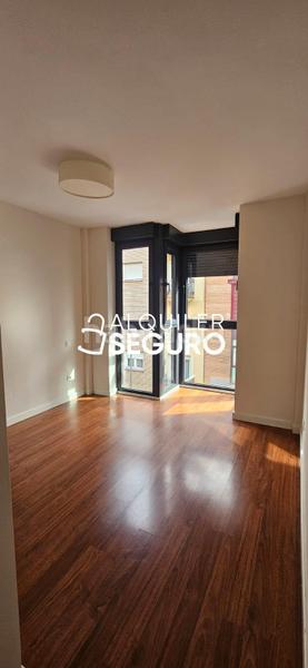 Foto 7688ab18-bdcd-4c63-ab98-015ce701c6a3. Rent flat with heating parking pool in Canillas Madrid