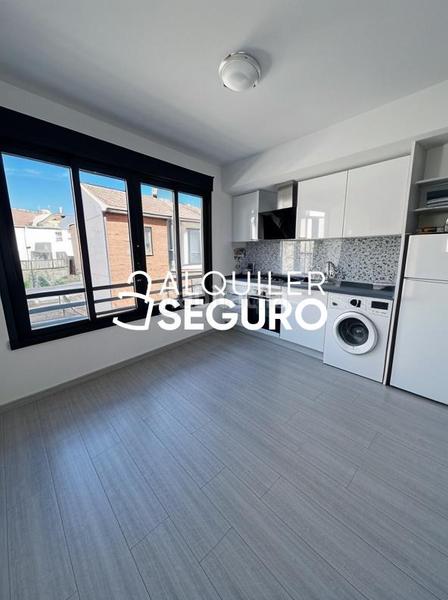 Foto b23ecdfa-7548-4f37-ad01-ef58c3803cf8. Alquiler estudio  c del divino redentor en Madrid