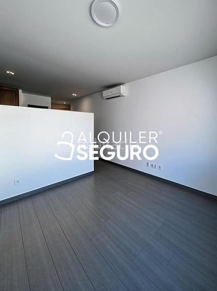 Foto f0a3265b-d3d2-4735-887a-b4587f807aa0. Alquiler estudio  c del divino redentor en Madrid