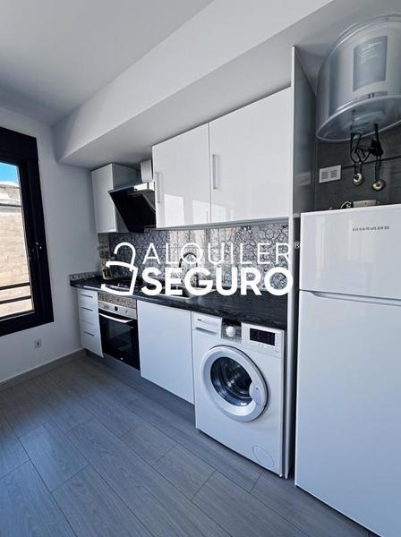 Foto f109786f-b9c7-4d16-bf33-26ebb3a62844. Rent studio with heating in Valdeacederas Madrid