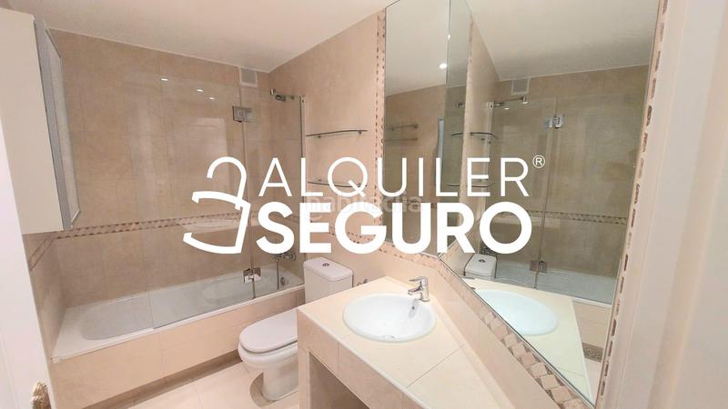 Foto fe6cb840-4d20-4786-a694-97f3608ec358. Rent flat with heating pool in Nueva España Madrid