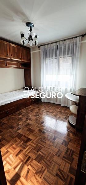 Foto 8d189d55-8633-410e-bb8e-fe9d18a4d8c6. Rent flat with heating in Fozaneldi - Tenderina Oviedo