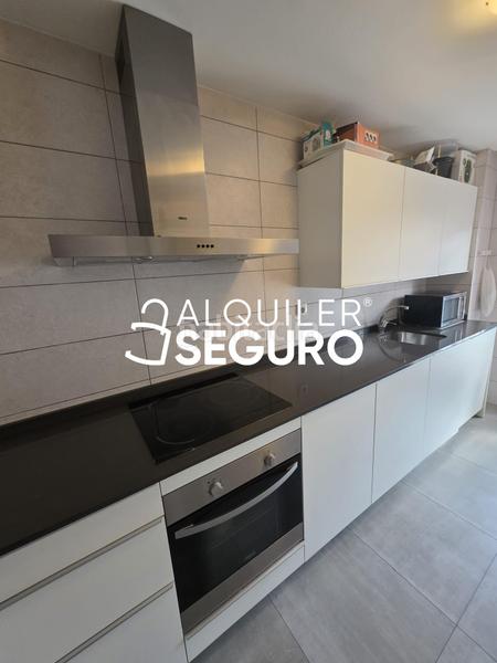 Foto 45b03008-505f-46cc-b195-c8672430af93. Rent flat with heating in Lasesarre Barakaldo