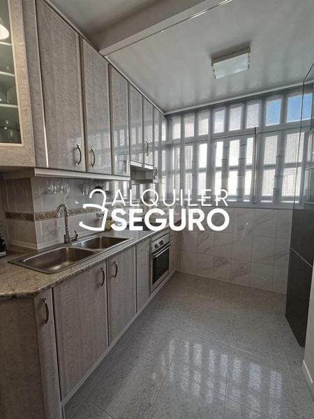 Foto 7a3f0f9b-48d6-488b-a1ff-2898bcab41e3. Rent flat with heating in Reyes Católicos Alcalá de Henares