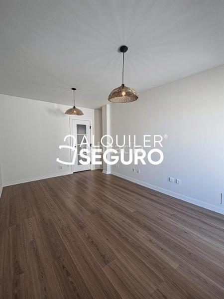 Foto c14c0136-281a-4e1e-b7ac-51e17ea912d0. Rent flat with heating in Reyes Católicos Alcalá de Henares