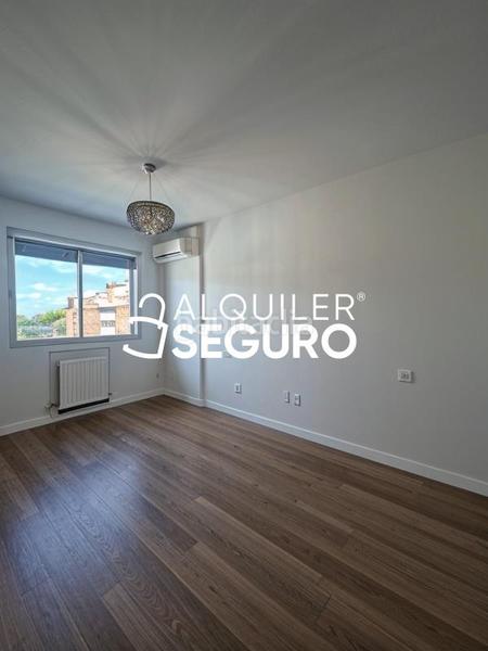 Foto e2a97e0f-c604-4876-918d-ed77a44e64a0. Rent flat with heating in Reyes Católicos Alcalá de Henares