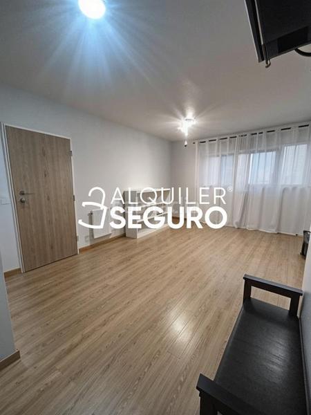 Foto afc387e6-2a28-4c22-8b74-c02f7e9105a9. Rent flat with heating parking in Los Hueros Villalbilla