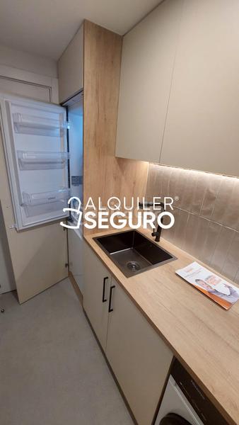 Foto f0d8f2b0-33fc-41e2-8f2d-617edca13e4e. Alquiler piso  c de la encomienda en Embajadores-Lavapiés Madrid