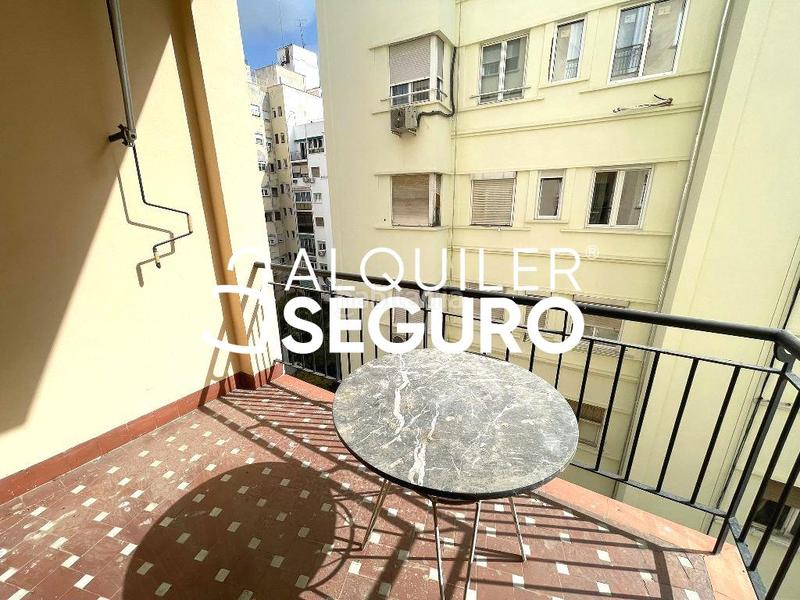 Foto 3413b84e-d31f-49ff-8d74-e1960802fa36. Miete etagenwohnung mit heizung in Lista Madrid