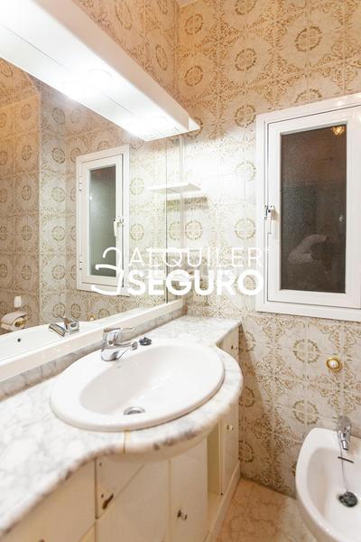 Foto 5a8fe0a0-1f39-45a4-92cb-b78858728350. Alquiler piso  c de lerida en Castillejos-Cuzco Madrid