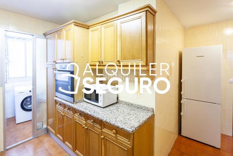 Foto 50746094-64b4-436d-b9eb-aff74c1b6708. Rent flat with heating in Castillejos-Cuzco Madrid