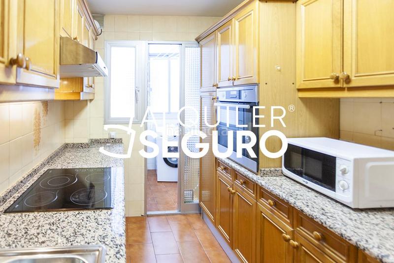 Foto bb0eb964-1a2c-42c1-813c-21dd4de6c2e5. Rent flat with heating in Castillejos-Cuzco Madrid