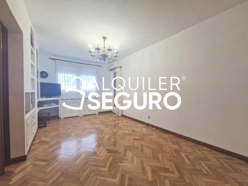 Foto c7140ceb-b110-47c4-8d1f-8a167f6f8ce7. Rent flat with heating parking pool in Los Berrocales Madrid