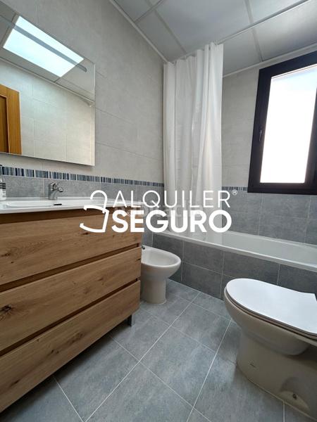 Foto c697b473-940f-44b1-b028-7b168a65e389. Rent flat with parking in San Cayetano Churriana de la Vega