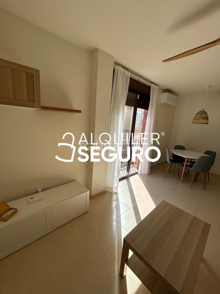 Foto ea644f6f-aa58-44b0-b5d7-ee08d1e7f56c. Rent flat with parking in San Cayetano Churriana de la Vega