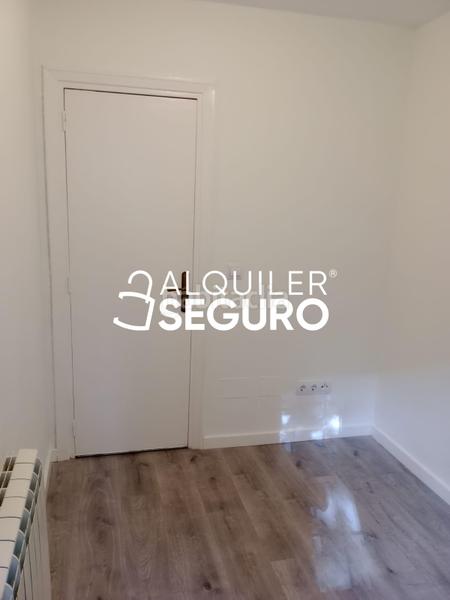 Foto 27d65953-7212-40c9-b236-f81c4391c21d. Alquiler piso  av. de moratalaz en Vinateros Madrid