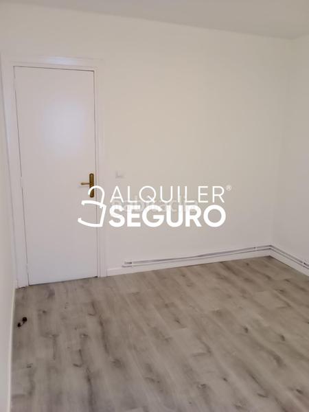 Foto 5b4eb378-bac0-4879-bfc6-74ee289695e4. Alquiler piso  av. de moratalaz en Vinateros Madrid