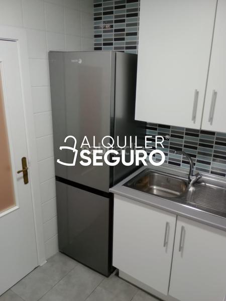 Foto 639e473a-53c5-4f51-8cc4-7a002d40a61d. Alquiler piso  av. de moratalaz en Vinateros Madrid