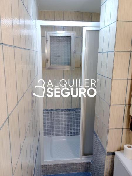 Foto 7c3958bb-3d90-4cc4-9bb9-606d7dcde9f9. Alquiler piso  av. de moratalaz en Vinateros Madrid