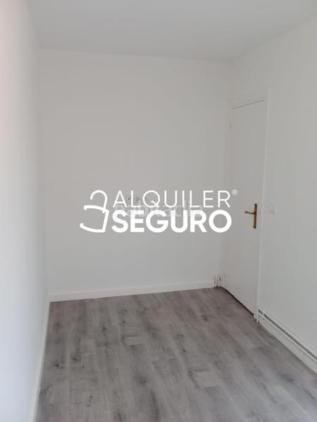 Foto 8c31d323-4e8b-46ff-bd61-501b0375a967. Alquiler piso  av. de moratalaz en Vinateros Madrid