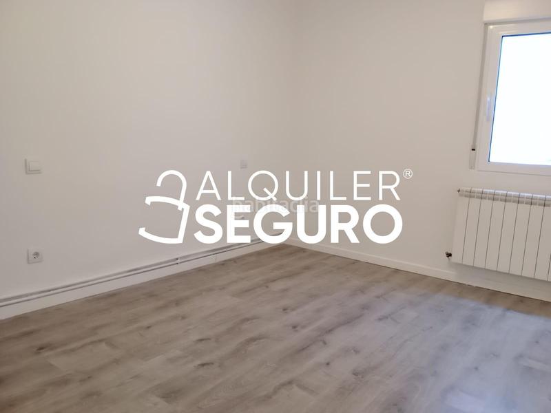 Foto bf59e3d3-6158-4de6-ba44-327fdbed231a. Alquiler piso  av. de moratalaz en Vinateros Madrid