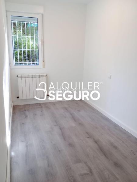 Foto bfb7d9f4-93db-4341-b11b-ba57b6329a61. Alquiler piso  av. de moratalaz en Vinateros Madrid