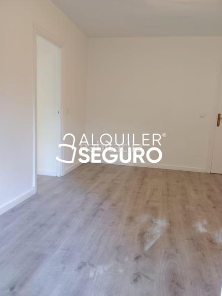 Foto edc84cba-a007-48f7-8f69-cf9093b68596. Alquiler piso  av. de moratalaz en Vinateros Madrid