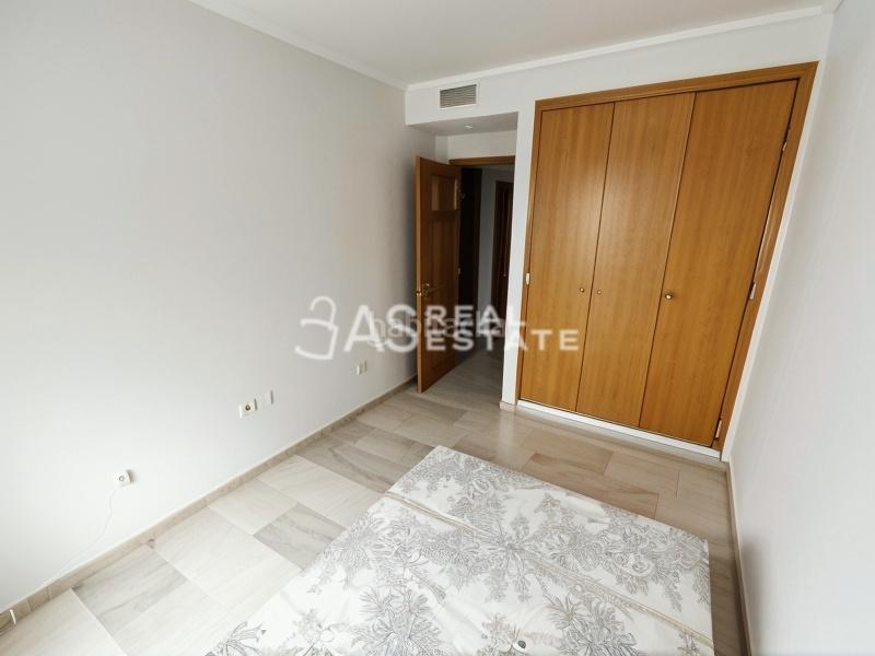 Foto b483c0a5-d3b1-4ab0-ae75-b7f714262494. Àtic amb aparcament a Campello Pueblo Campello (el)